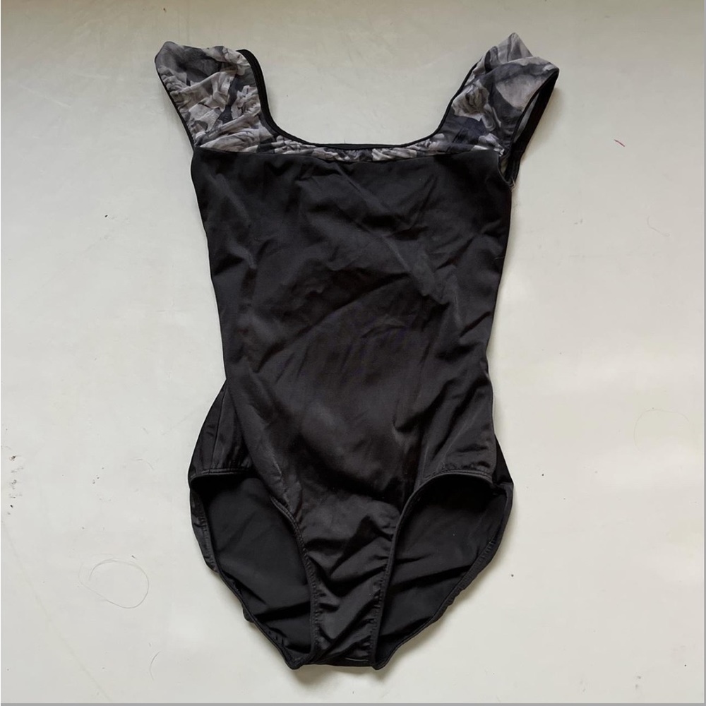 CLASSIN DANCEWEAR LEOTARD!